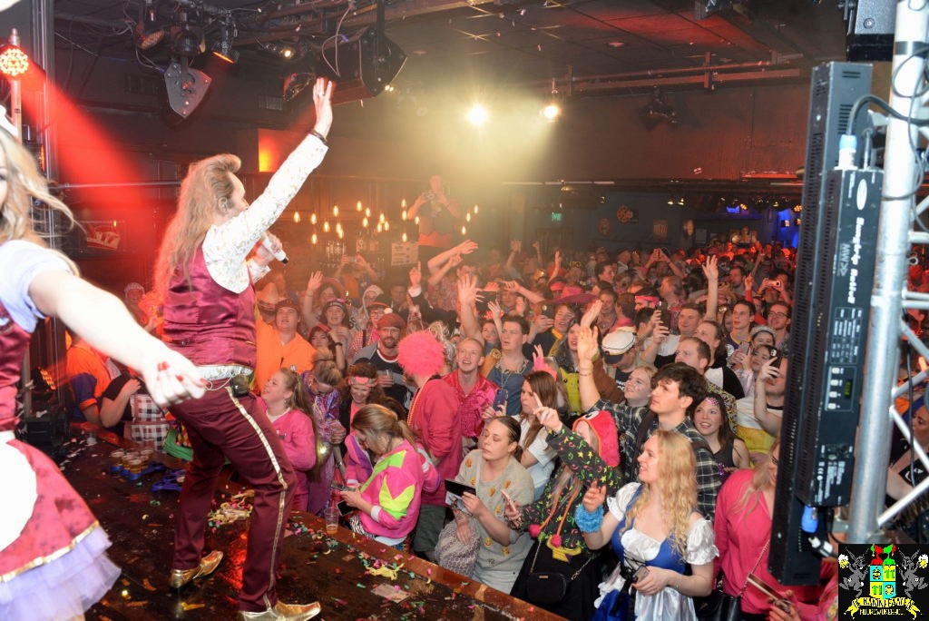 ../Images/Carnavals maandagavond in VdG 127.jpg